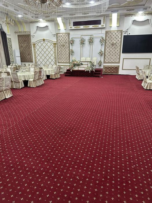 Продам ковралан красного цвета