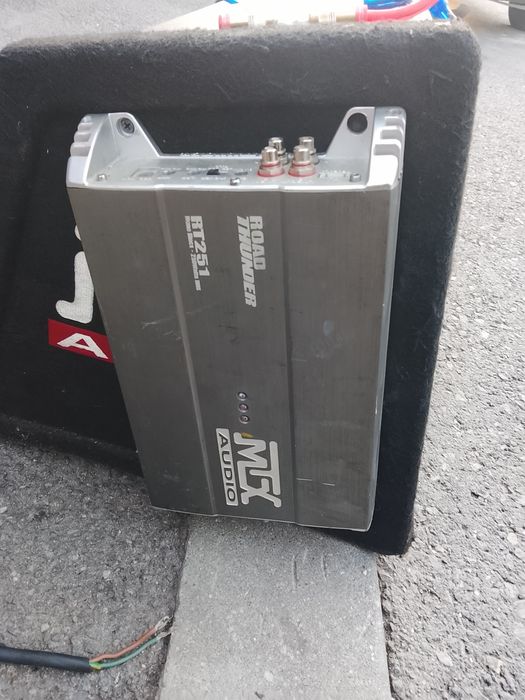 Vînd subwufer și statie