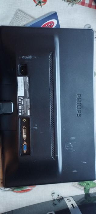 Монитор PHILLIPS 19 инча с вградени говорители