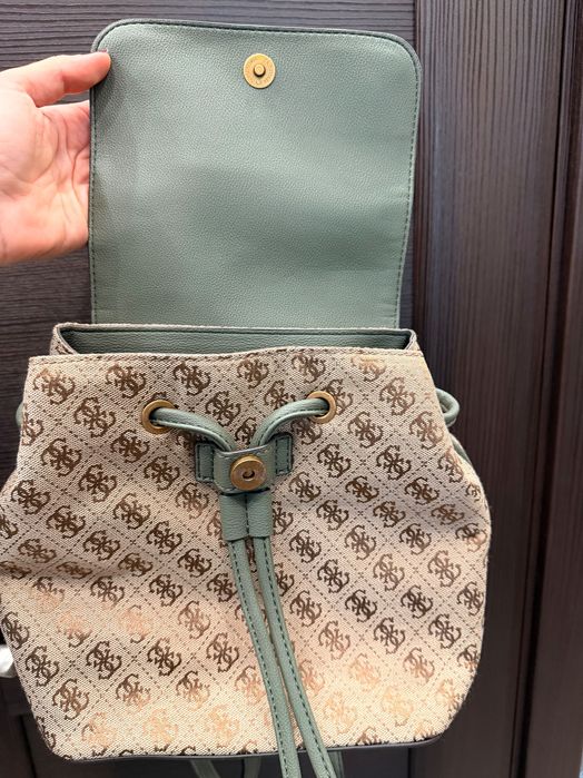 Дамска раница Guess