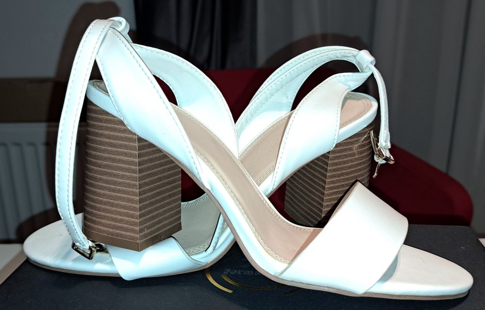 Vand sandale Pimkie alb , marimea 38, noi