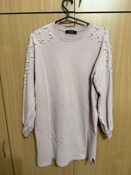 Bluza lunga Bershka cu perle – Roz pudră – Mărimea S