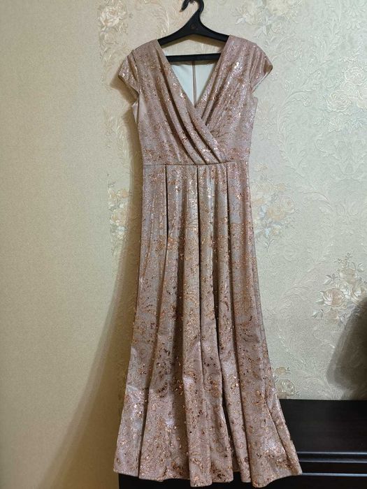 продается платье