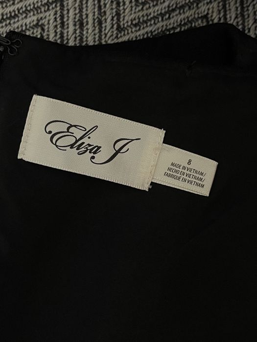 Eliza J Rochie eleganta