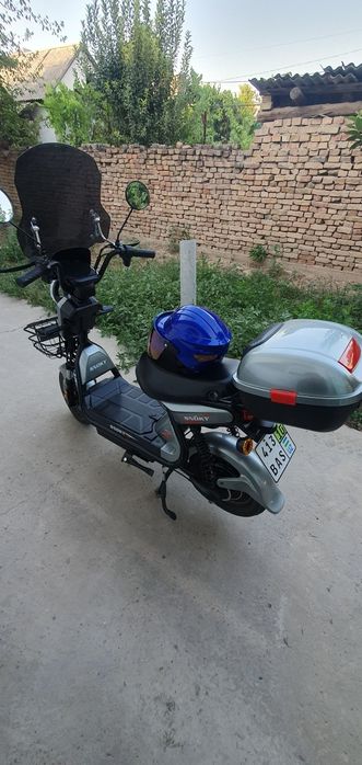 Продаю скутер электрический