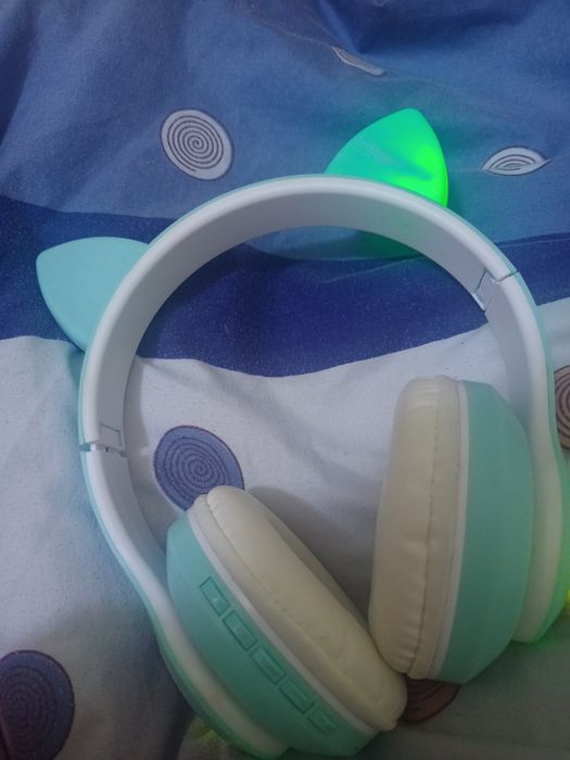 Без проводной наушник