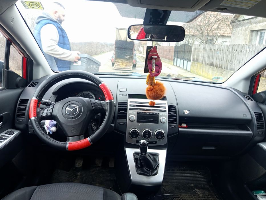 Mașină de vânzare Mazda 5