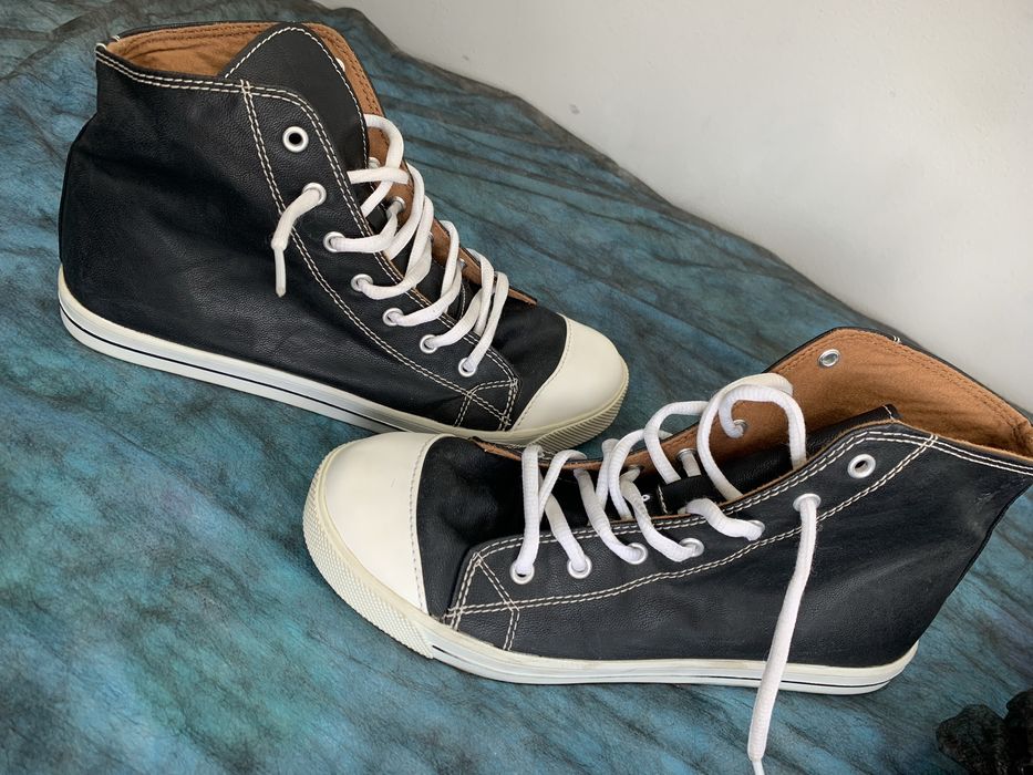 Продам конверсы новые