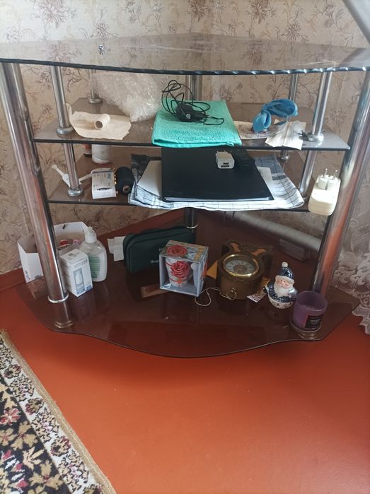 Продам стеклянную тумбу