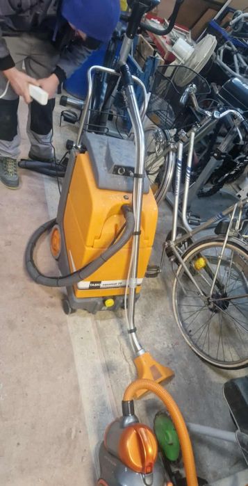 Aspirator curățare tapițerie și covoare