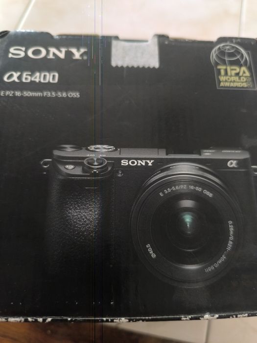 Vând camera Sony Alpha 6400