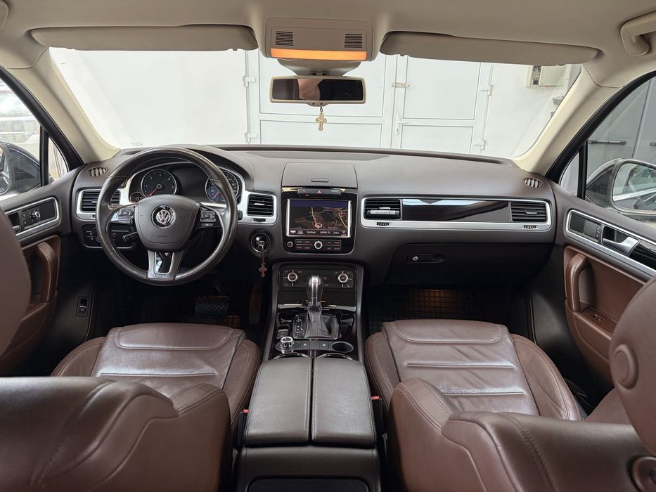 Volkswagen Touareg 2014-11 R-Line | 3.0D-245CP | Gps Navi | Faruri Led | 245.000Km