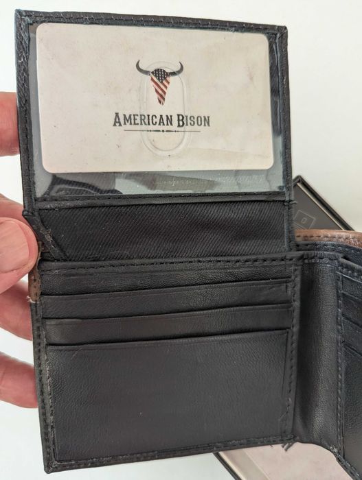 American Bison Bifold мъжко кафяво кожено портмоне от Сащ