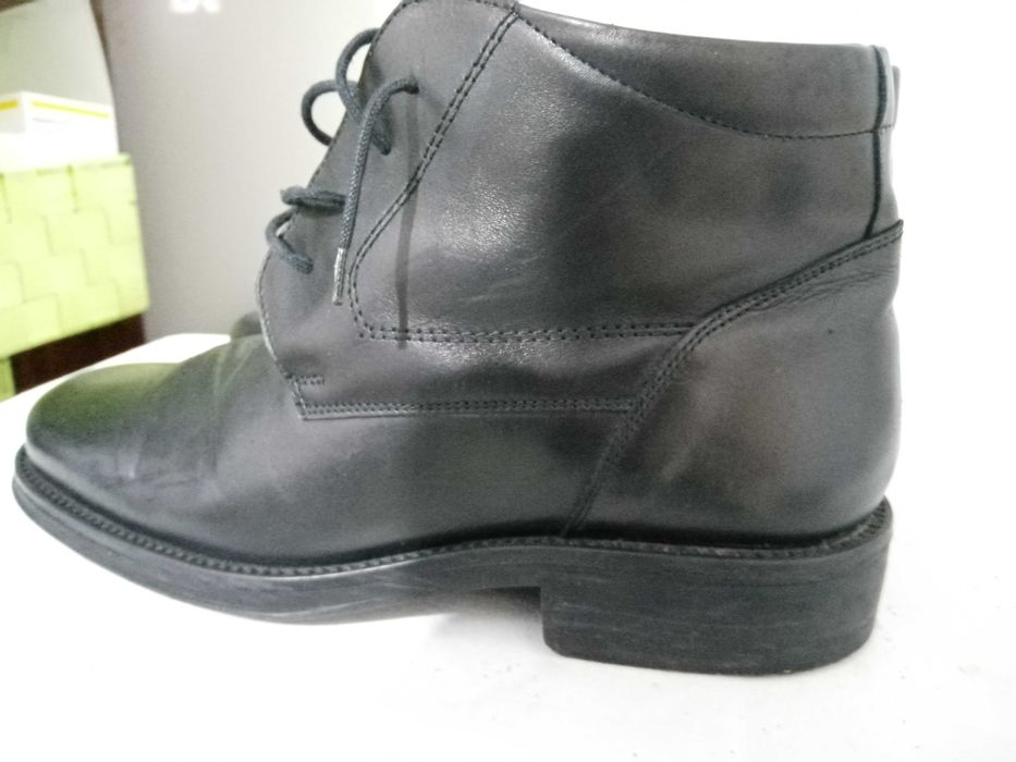 Ghete de piele nr.42.