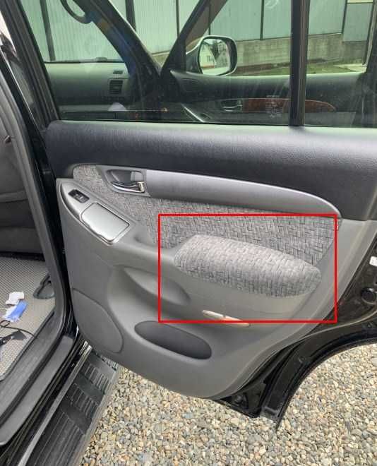 Накладки подлокотников (оригинал) на Toyota Prado 120