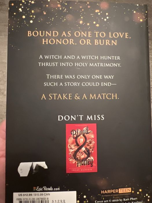 Vand cartea “Serpent & Dove”, limba engleza