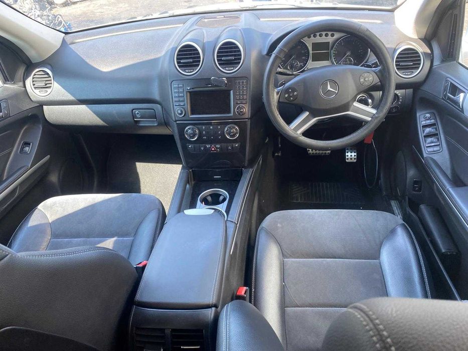 Dezmembrez mercedes ML w164 facelift/ml 350 cdi euro 5/bara ml/far ml/
