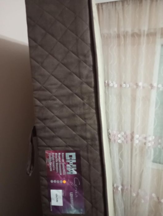 Бежов матрак за спалня