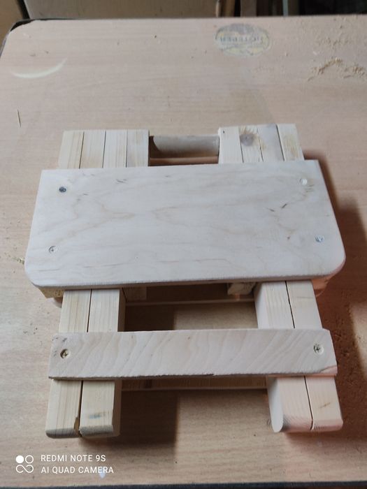 Продам складной стол и стулья