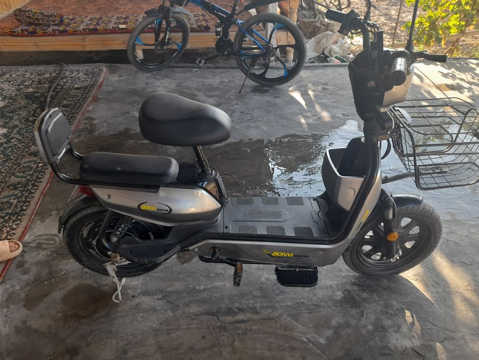 Bonvi scooter sotiladi