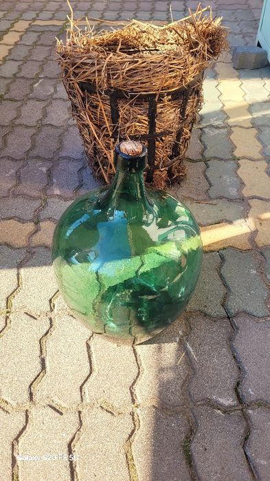 Стара автентична стъклена дамаджана,съд за вино или ракия