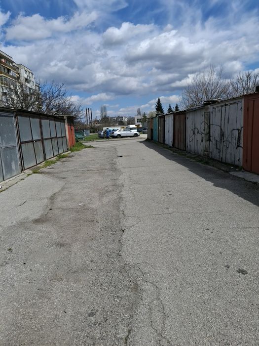 Продавам гараж,  ламаринен,  в добро състояние