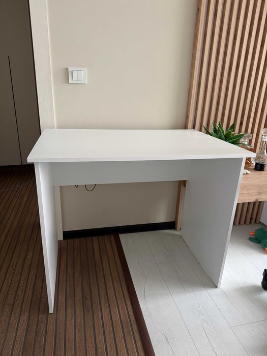 Бяло бюро за офис или дом