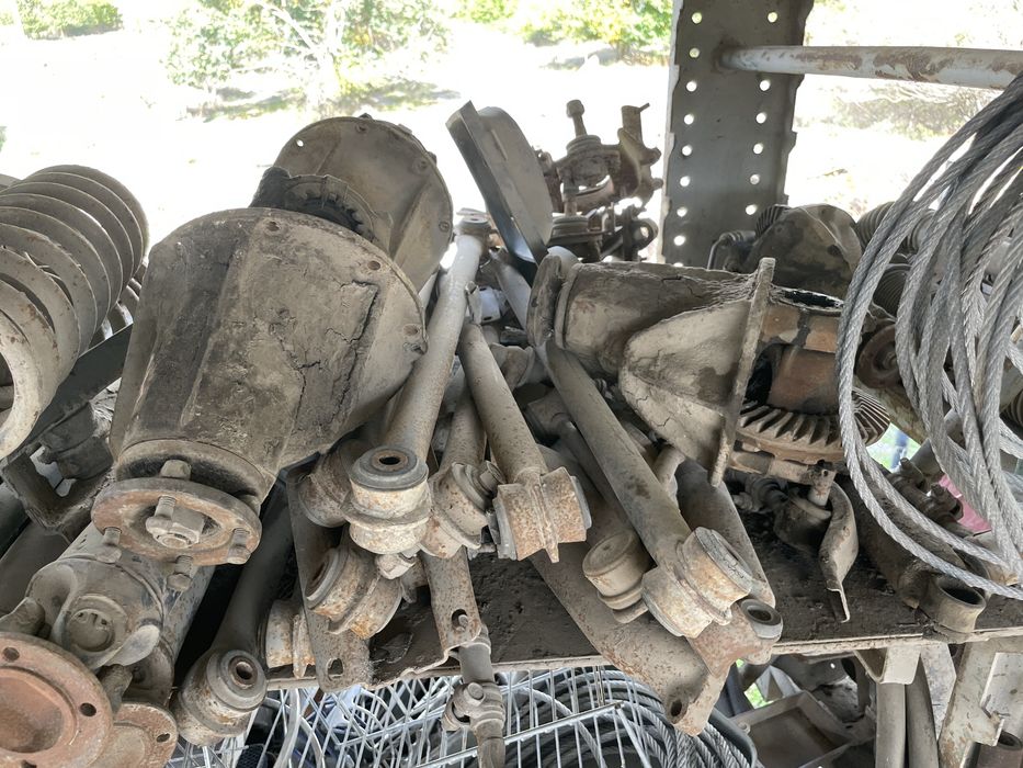 Задни мостове,диференциали,полуоски,кардани и пружини за лада