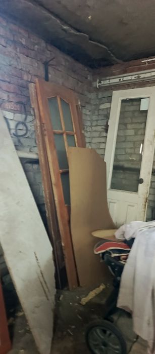 Отдам даром старые двери