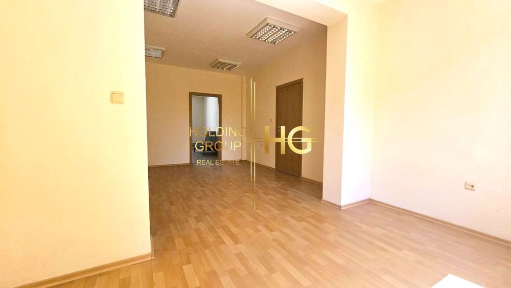 Продава се Тристаен апартамент в Варна, Гръцка махала - 85 кв.м за 2306 €/кв.м - Снимка #2
