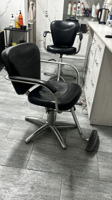 Продается тумба для парикмахера