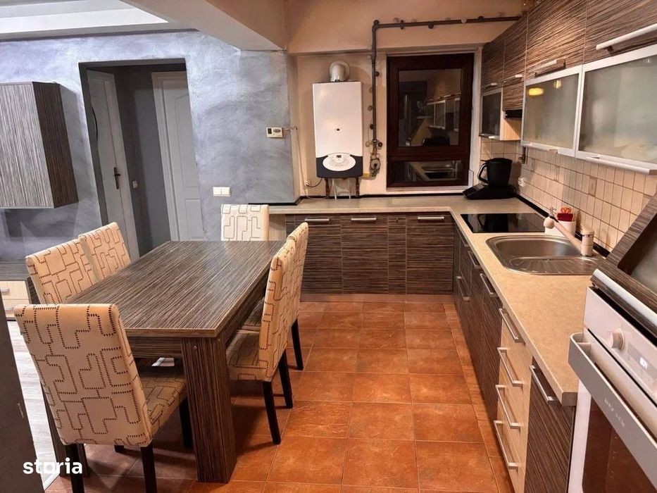 cv 116 Bd.Traian , apartament 4 camere , etaj II — fotografia 1