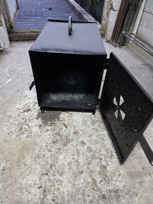 Vand focar metalic pentru afumatoare