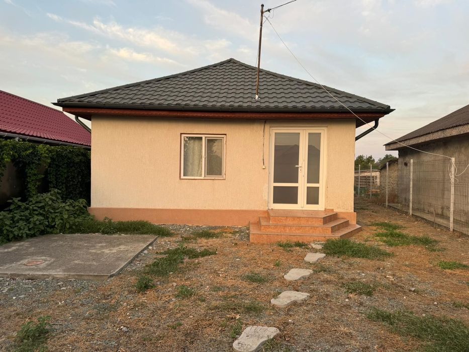 Vând casă tradițională din chirpici, comuna Corbu