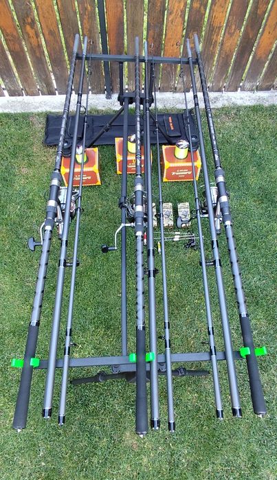 Set 3 Lansete Carbon 3,90m, 3 Mulinete 7000 cu Baitrunner, Rod Pod