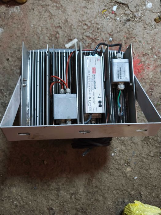 Proiector/lampa led electromagnetica