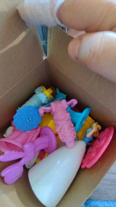 Vând 2 seturi plastilina Play Doh originale