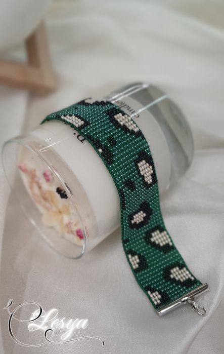 Браслет из бисера ручной работы.