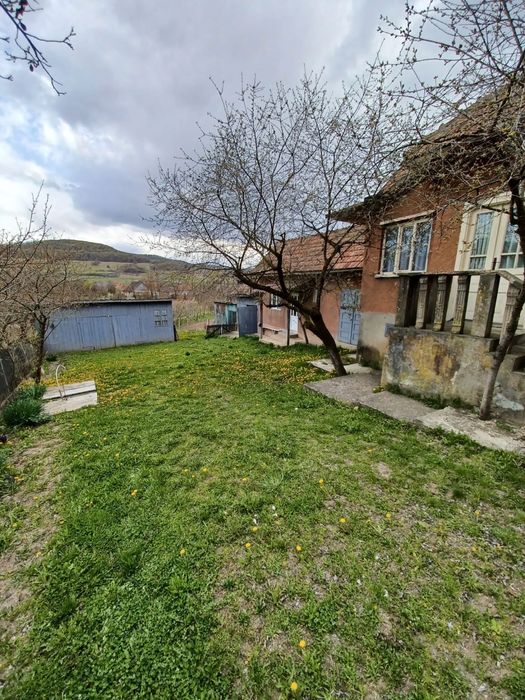 Casă de vânzare în Almașu