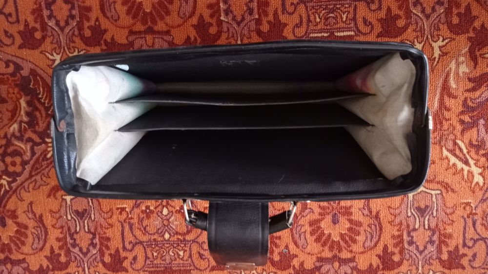 Портфель кожаный