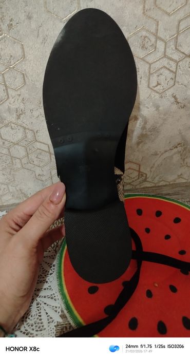 Продаю женские поло сапожки