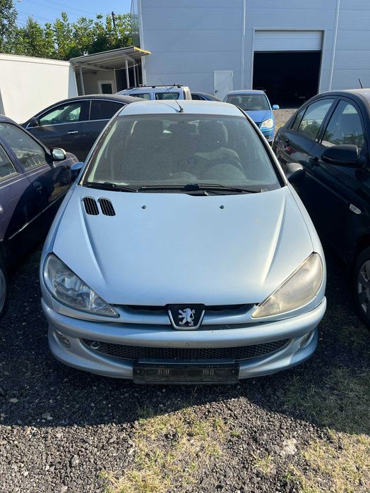 Dezmembrez Peugeot 206 limuzina 1,4 benzina 2006 bleo