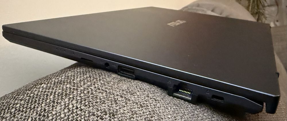 ASUS ExpertBook – Ryzen 3, 8GB RAM, Windows 11 Pro