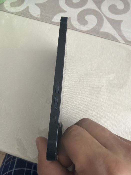 Продам айфон 13