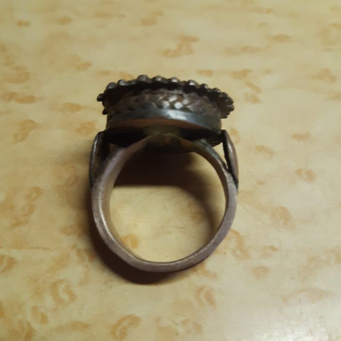 Стар бронзов пръстен