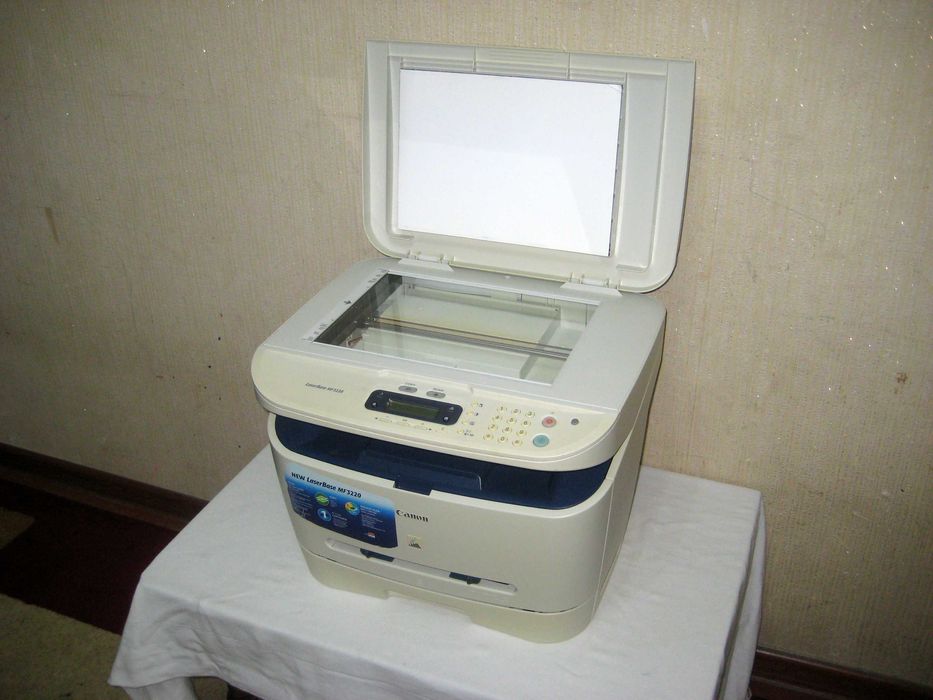 Canon 3220 лазерный принтер 3 в одном почти новая!