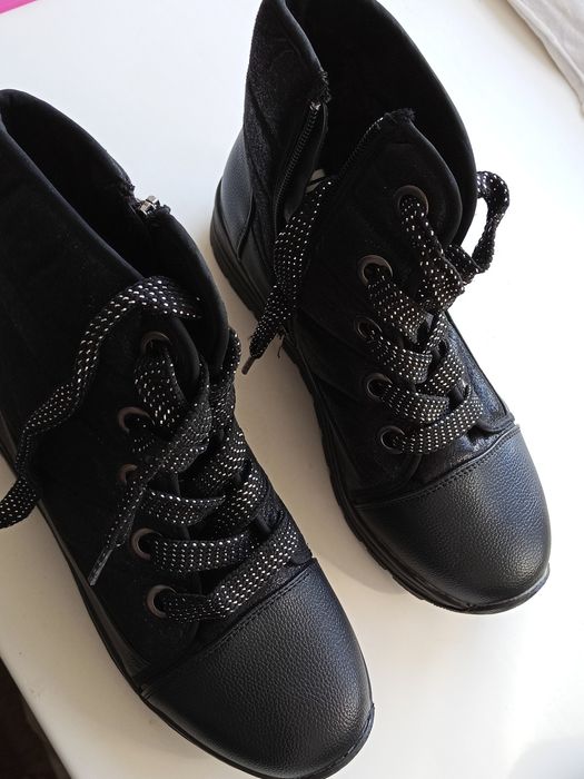 Продам одежду, обувь.