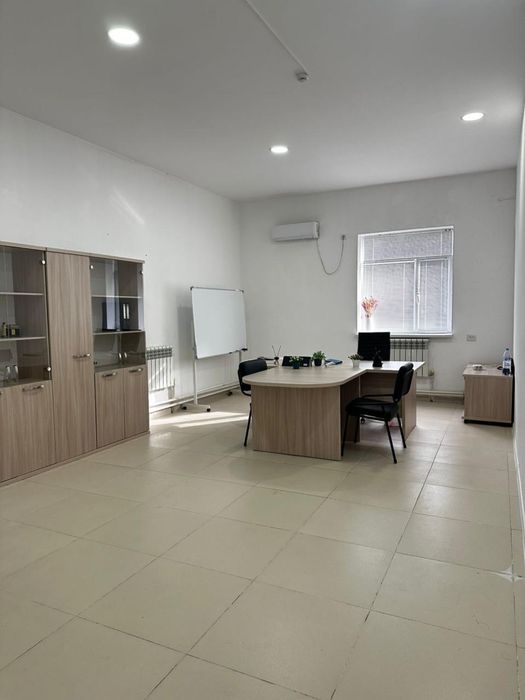 Офис мебелі сатылады.