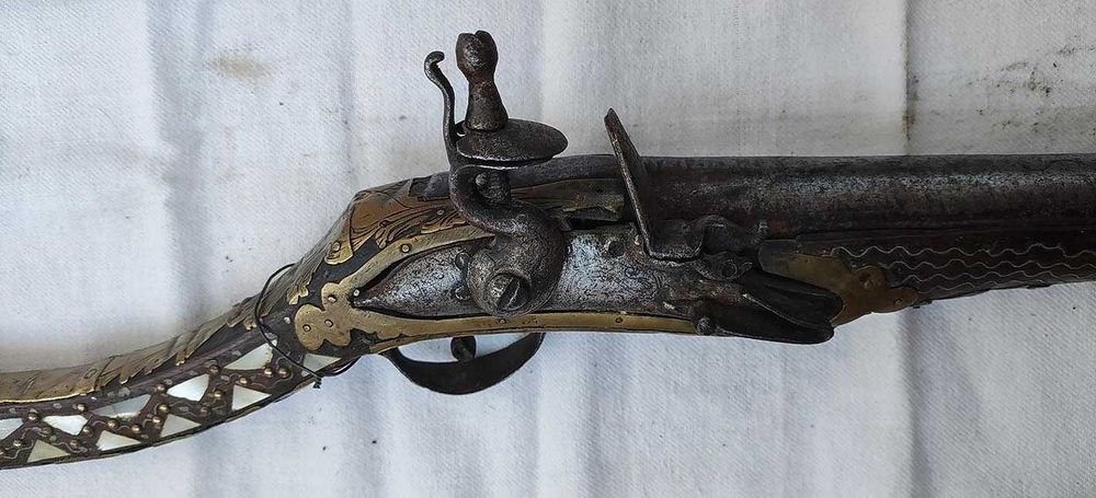 Продавам кремъклийка-карамфилка