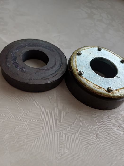 2 големи феритни магнита